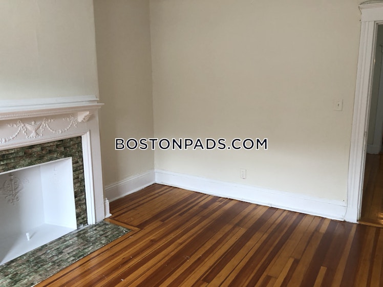 Commonwealth Ave., Boston