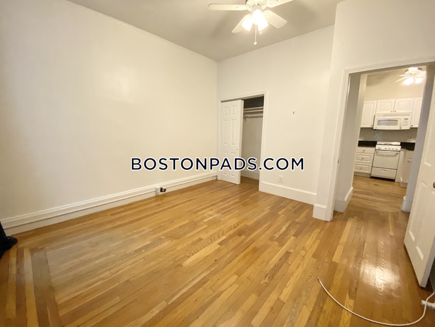 BOSTON - FENWAY/KENMORE - 3 Beds, 1 Bath - Image 2