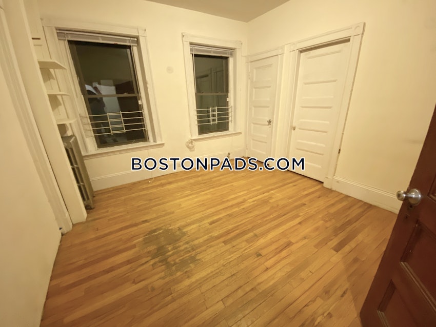 BOSTON - MISSION HILL - 4 Beds, 2 Baths - Image 4