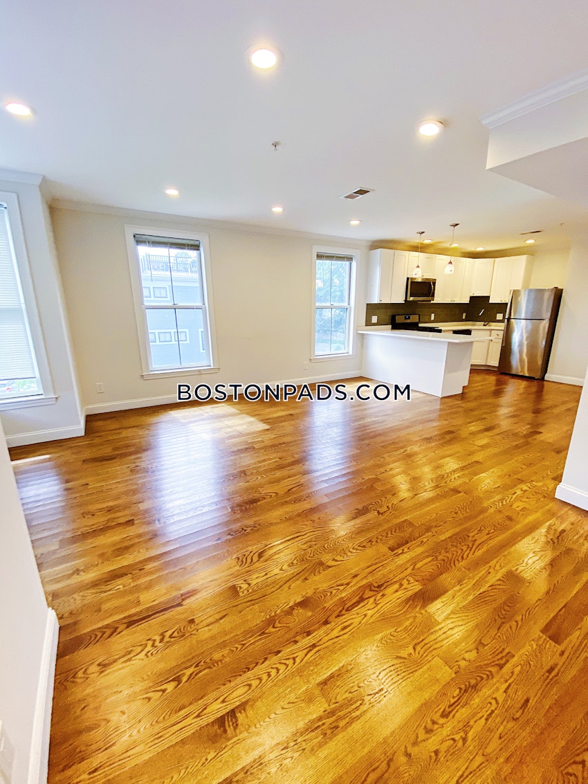 BOSTON - ROXBURY - 3 Beds, 1.5 Baths - Image 4