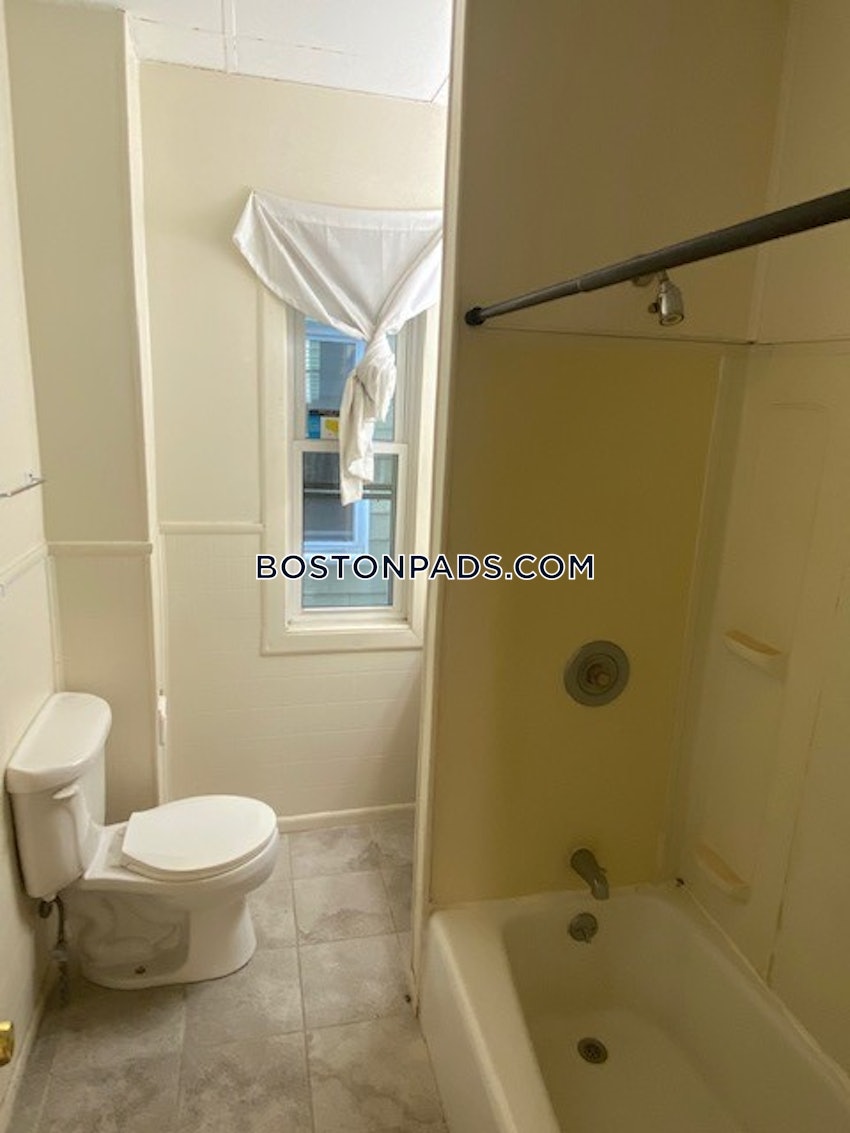 SOMERVILLE - PORTER SQUARE - 4 Beds, 2 Baths - Image 16