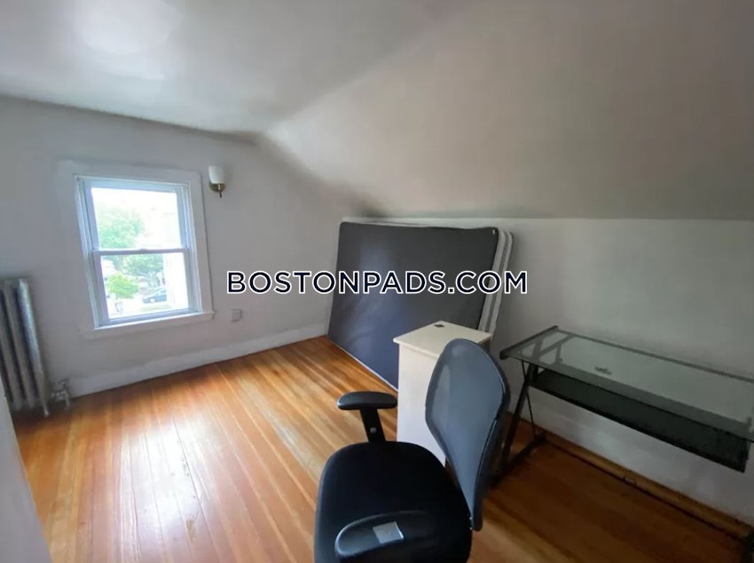 SOMERVILLE - TUFTS - 5 Beds, 1 Bath - Image 12