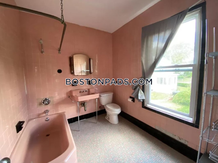 SOMERVILLE - TUFTS - 5 Beds, 1 Bath - Image 39