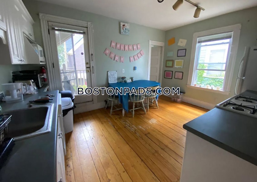 SOMERVILLE - TUFTS - 4 Beds, 1.5 Baths - Image 8