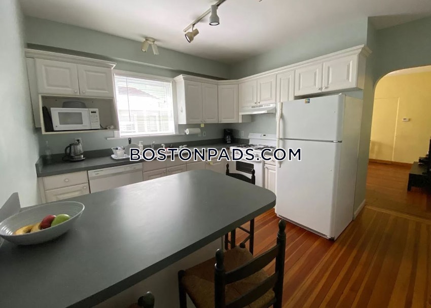 SOMERVILLE - TUFTS - 4 Beds, 2 Baths - Image 3