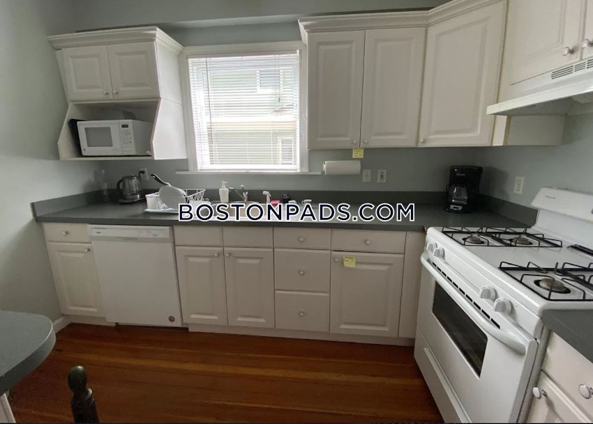 SOMERVILLE - TUFTS - 4 Beds, 2 Baths - Image 5