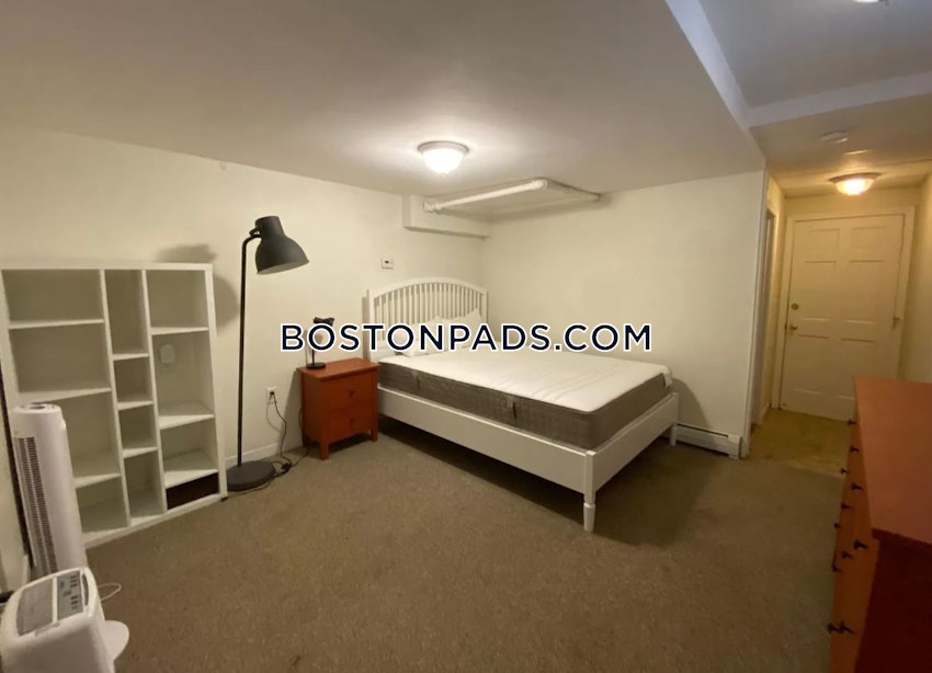 SOMERVILLE - TUFTS - 4 Beds, 2 Baths - Image 8