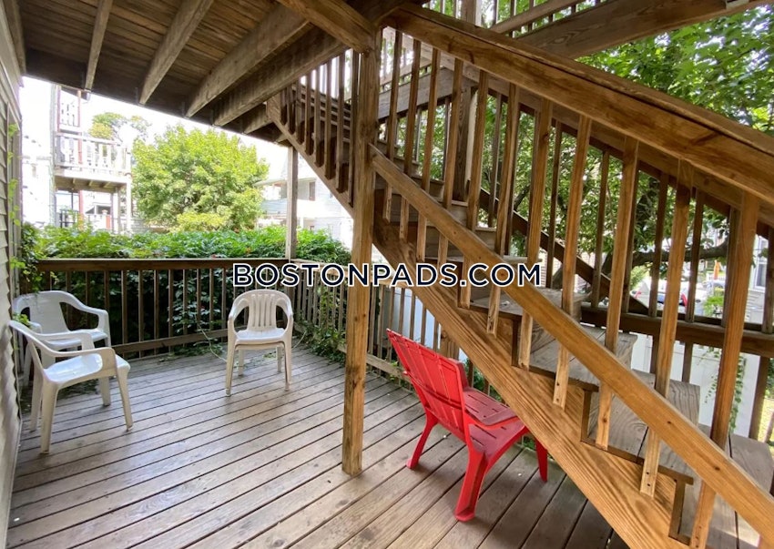 SOMERVILLE - TUFTS - 4 Beds, 2 Baths - Image 9