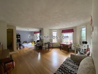 Brookline 2 Beds 1 Bath  Beaconsfield - $3,195 No Fee