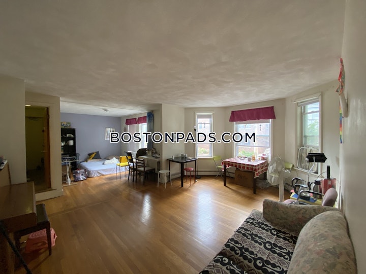 brookline-2-beds-1-bath-beaconsfield-3195-6132427 