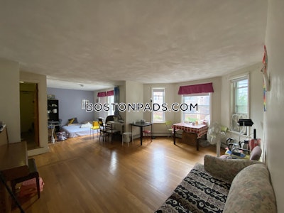 Brookline 2 Beds 1 Bath  Beaconsfield - $3,195 No Fee