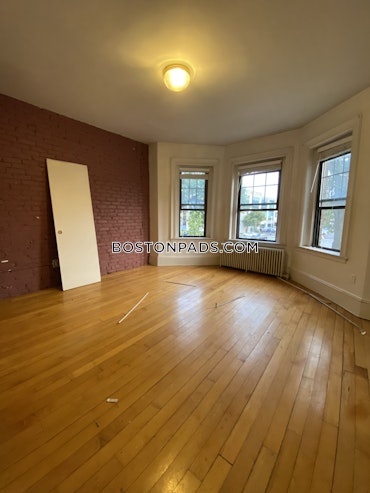 Boston - 4 Beds, 1 Baths