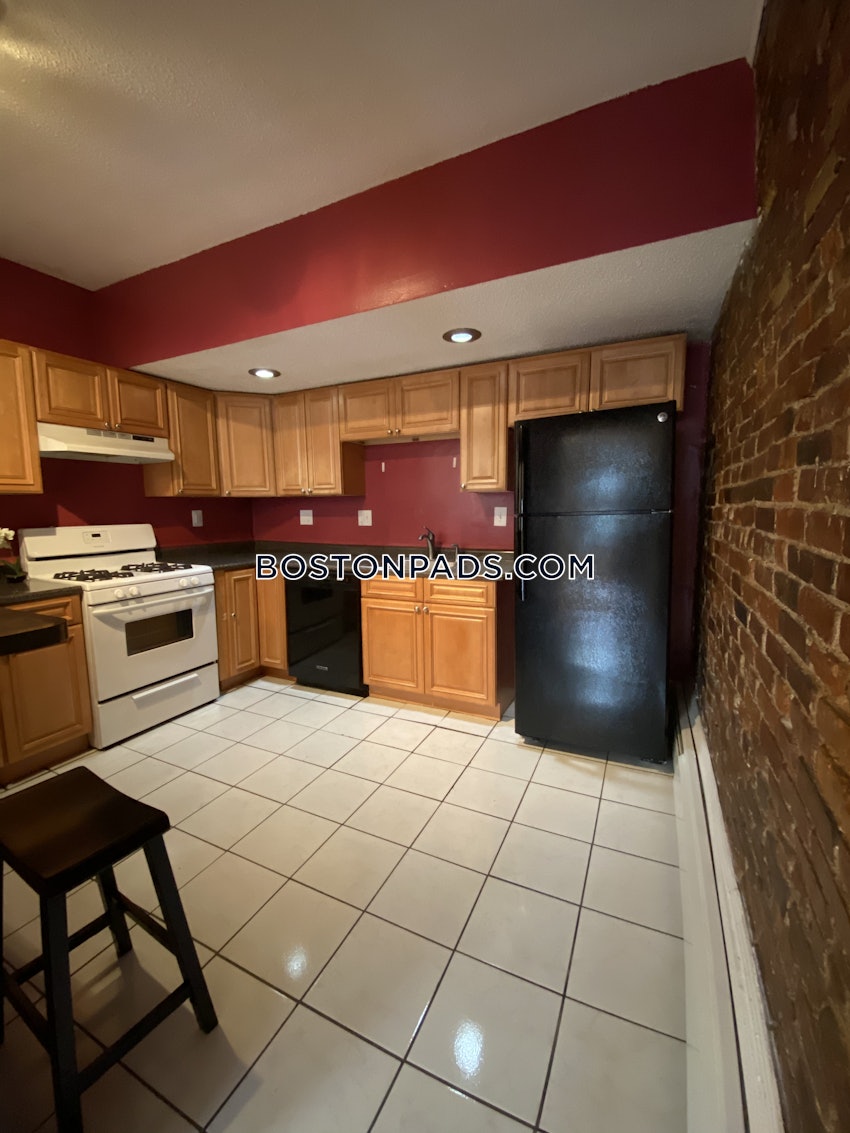 BOSTON - MISSION HILL - 3 Beds, 1 Bath - Image 1