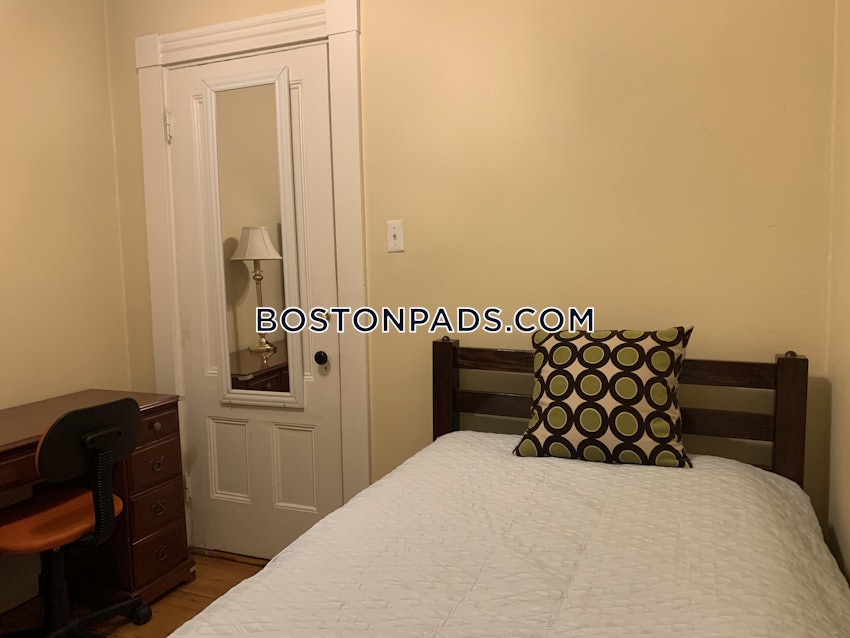 BOSTON - MISSION HILL - 4 Beds, 1 Bath - Image 3