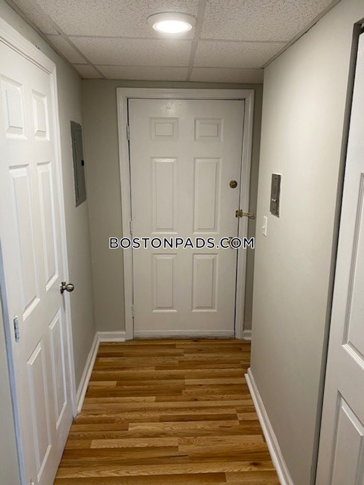 Commonwealth Ave., Boston