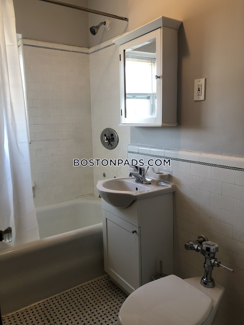 SOMERVILLE - TUFTS - 1 Bed, 1 Bath - Image 24