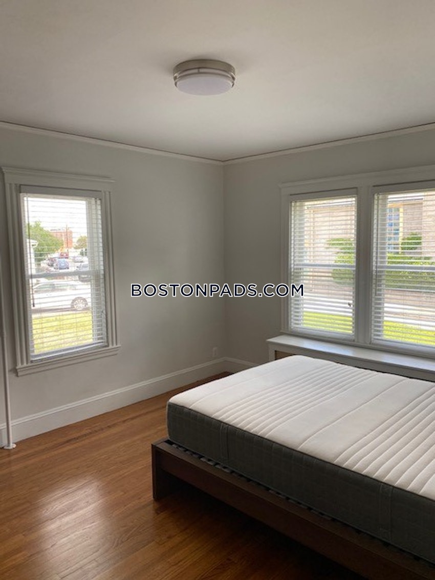 MEDFORD - TUFTS - 5 Beds, 2 Baths - Image 4