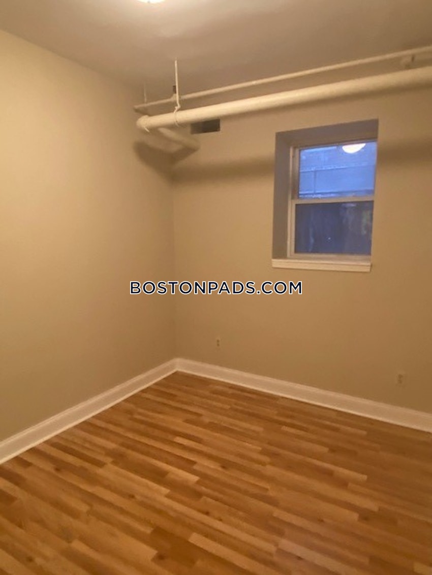 BOSTON - ALLSTON - 4 Beds, 2 Baths - Image 15