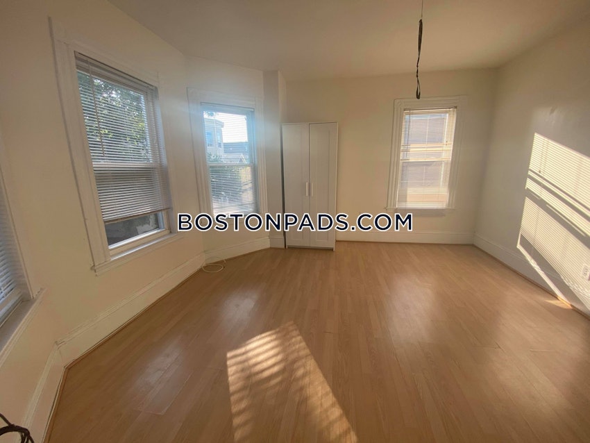 CAMBRIDGE - LECHMERE - 3 Beds, 1 Bath - Image 3