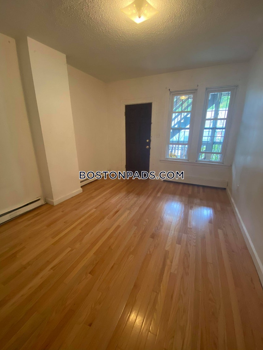 BOSTON - MISSION HILL - 3 Beds, 1 Bath - Image 14