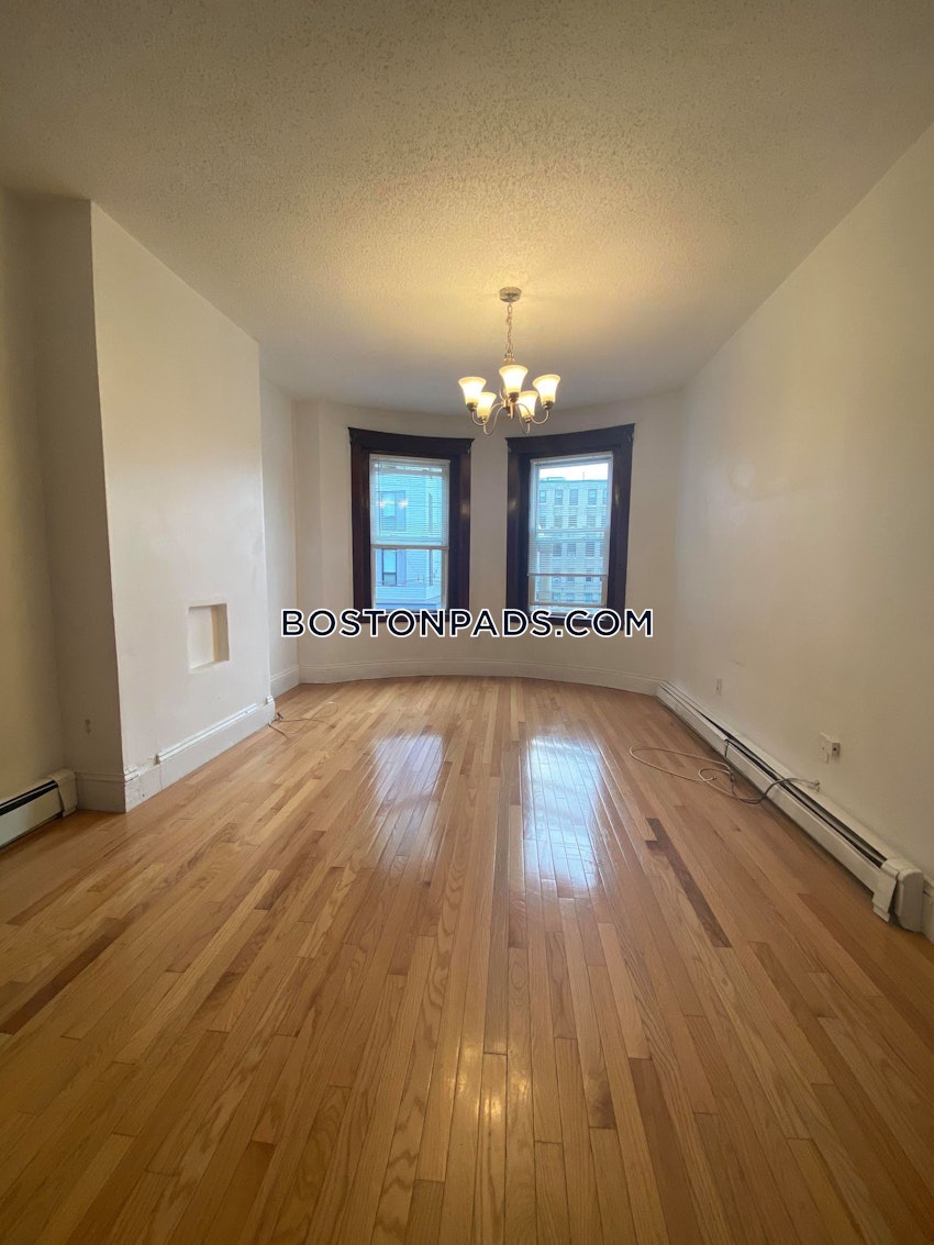 BOSTON - MISSION HILL - 3 Beds, 1 Bath - Image 10