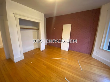 Boston - 4 Beds, 1 Baths