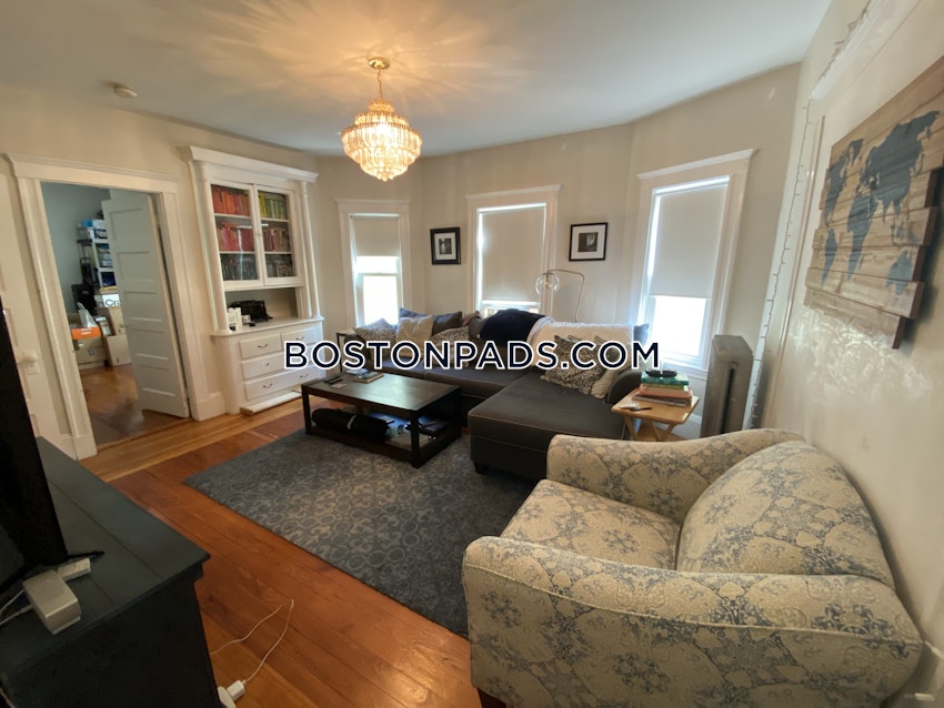 MEDFORD - TUFTS - 2 Beds, 1 Bath - Image 2