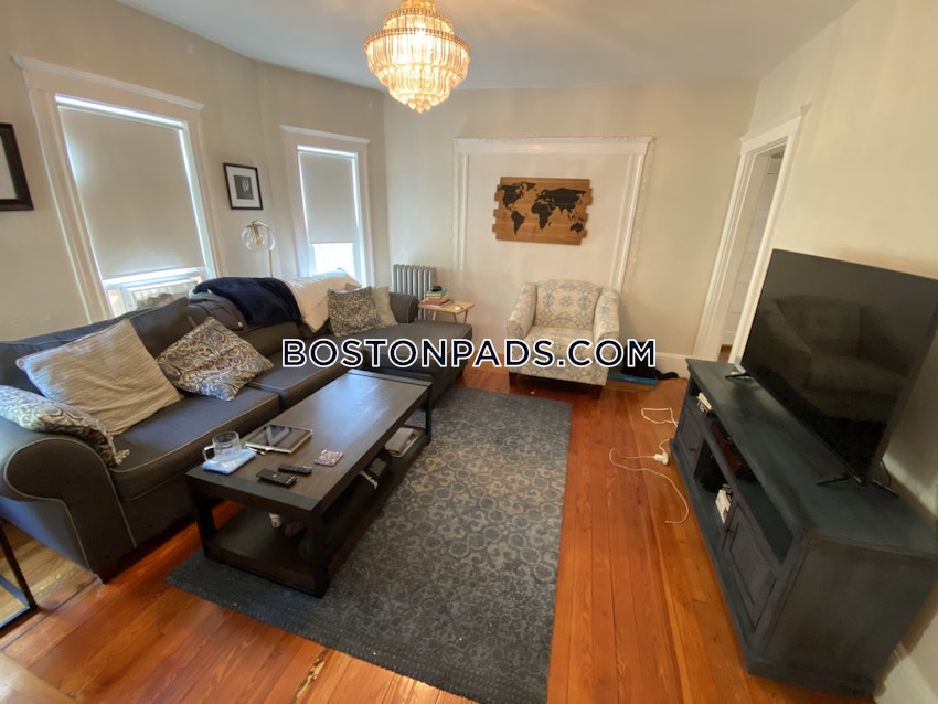 MEDFORD - TUFTS - 2 Beds, 1 Bath - Image 1