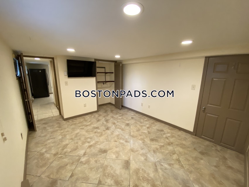 MEDFORD - TUFTS - 1 Bed, 1 Bath - Image 5