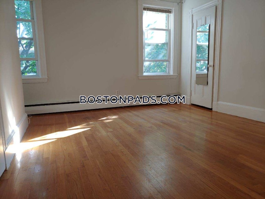 BROOKLINE- COOLIDGE CORNER - 3 Beds, 1 Bath - Image 4