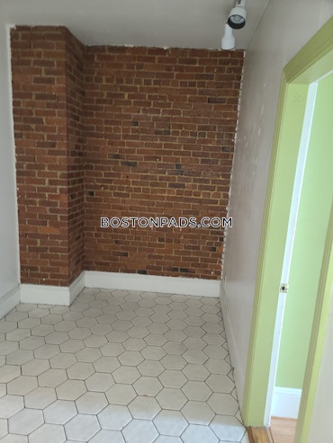 Boston - 3 Beds, 1 Baths