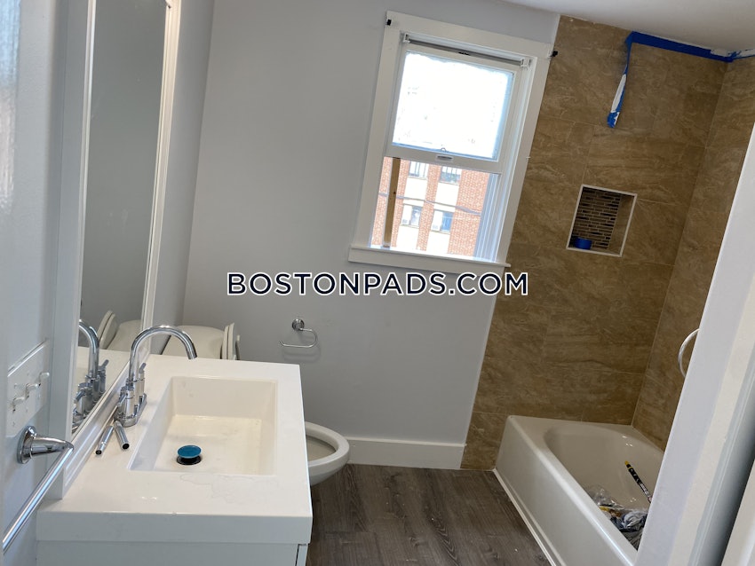 BOSTON - HYDE PARK - 3 Beds, 1 Bath - Image 5