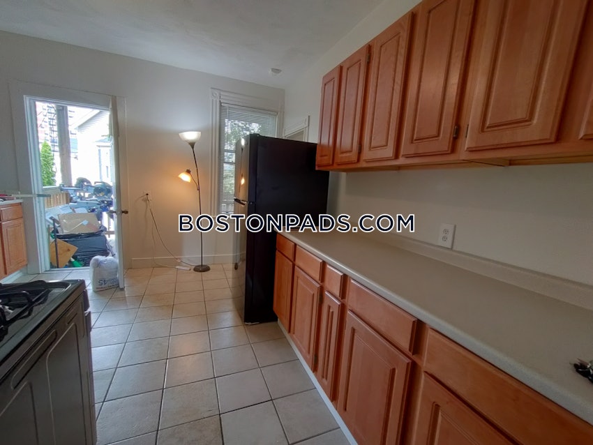 BOSTON - MISSION HILL - 3 Beds, 1 Bath - Image 2