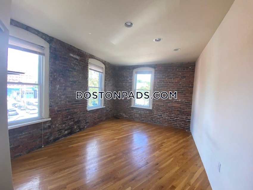 BOSTON - MISSION HILL - 2 Beds, 1.5 Baths - Image 8