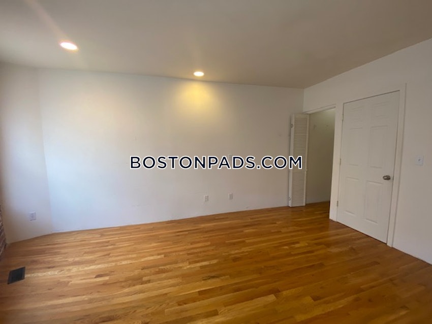 BOSTON - MISSION HILL - 2 Beds, 1.5 Baths - Image 3