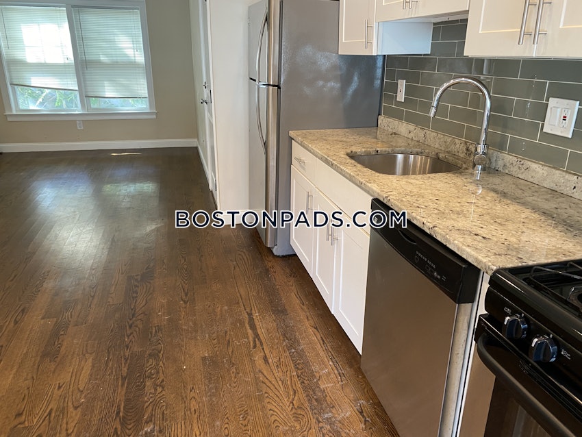BOSTON - FORT HILL - 4 Beds, 2 Baths - Image 40