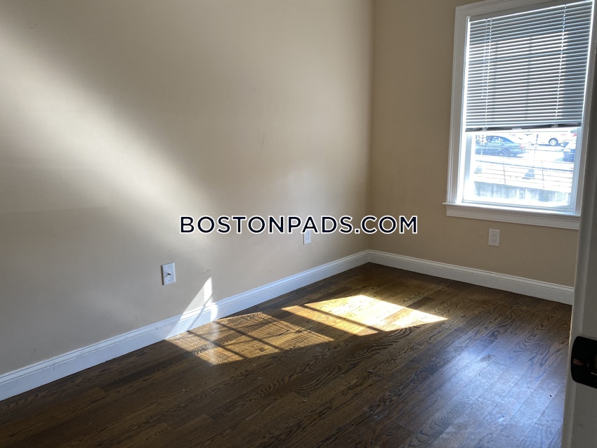 BOSTON - FORT HILL - 4 Beds, 2 Baths - Image 39