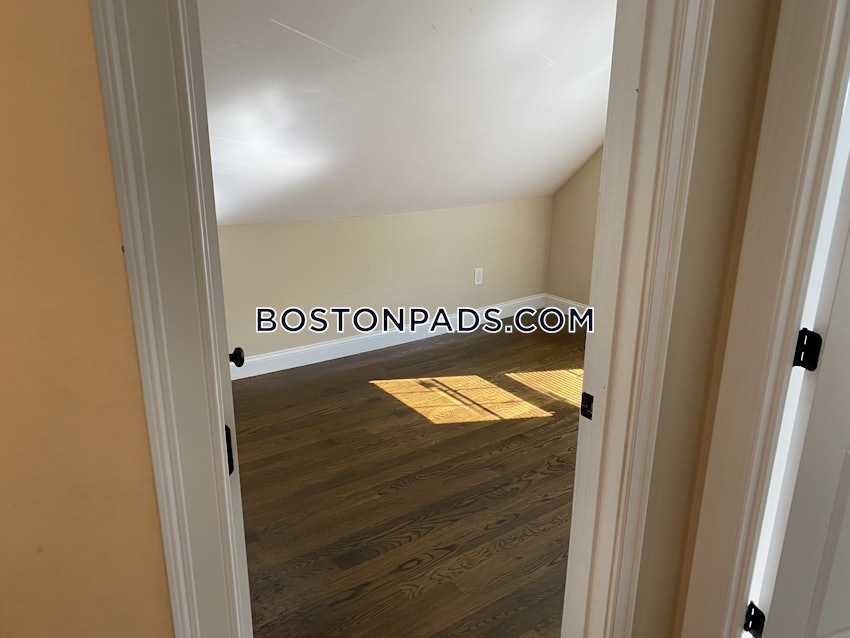 BOSTON - FORT HILL - 4 Beds, 2 Baths - Image 38