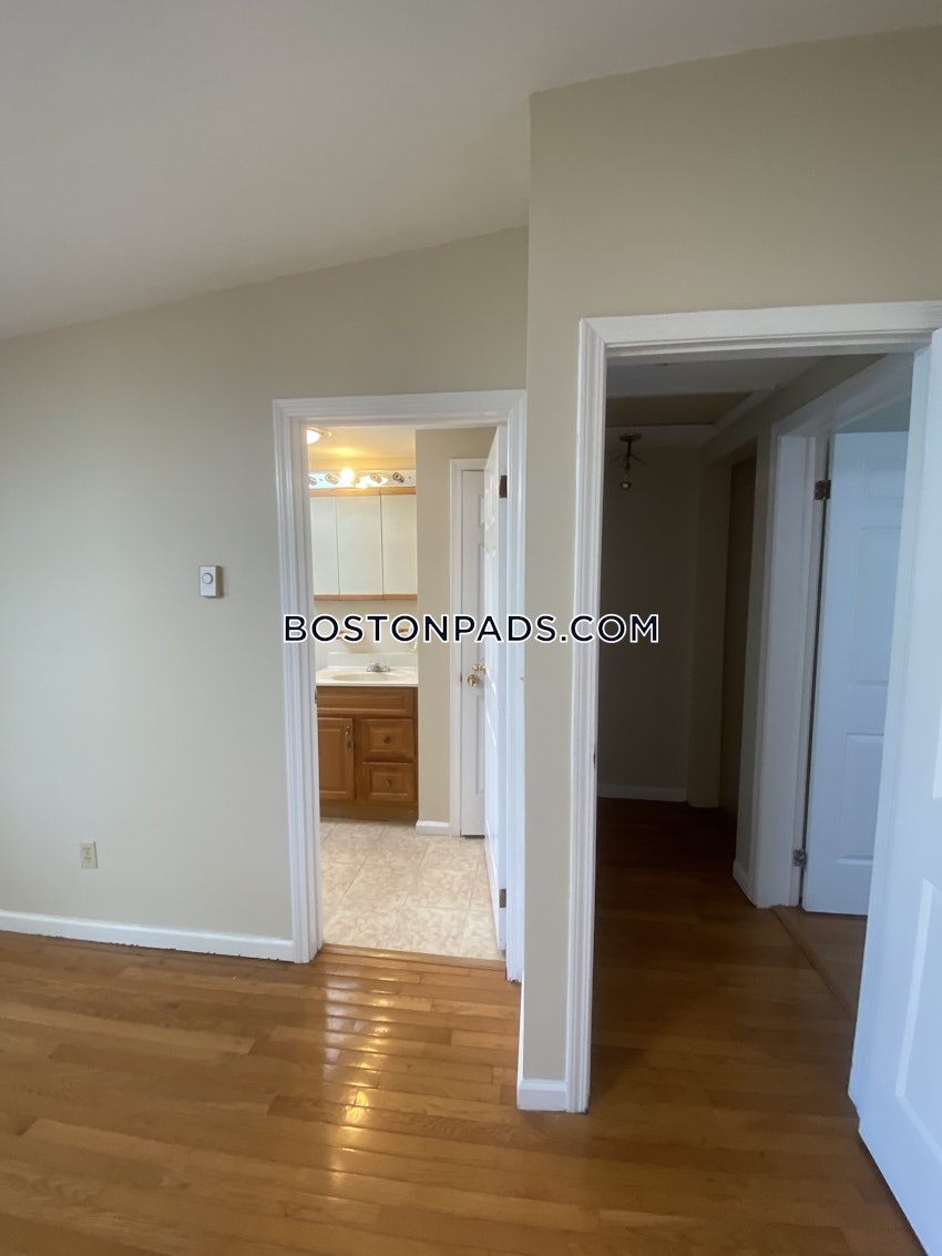 SOMERVILLE - MAGOUN/BALL SQUARE - 2 Beds, 1.5 Baths - Image 4