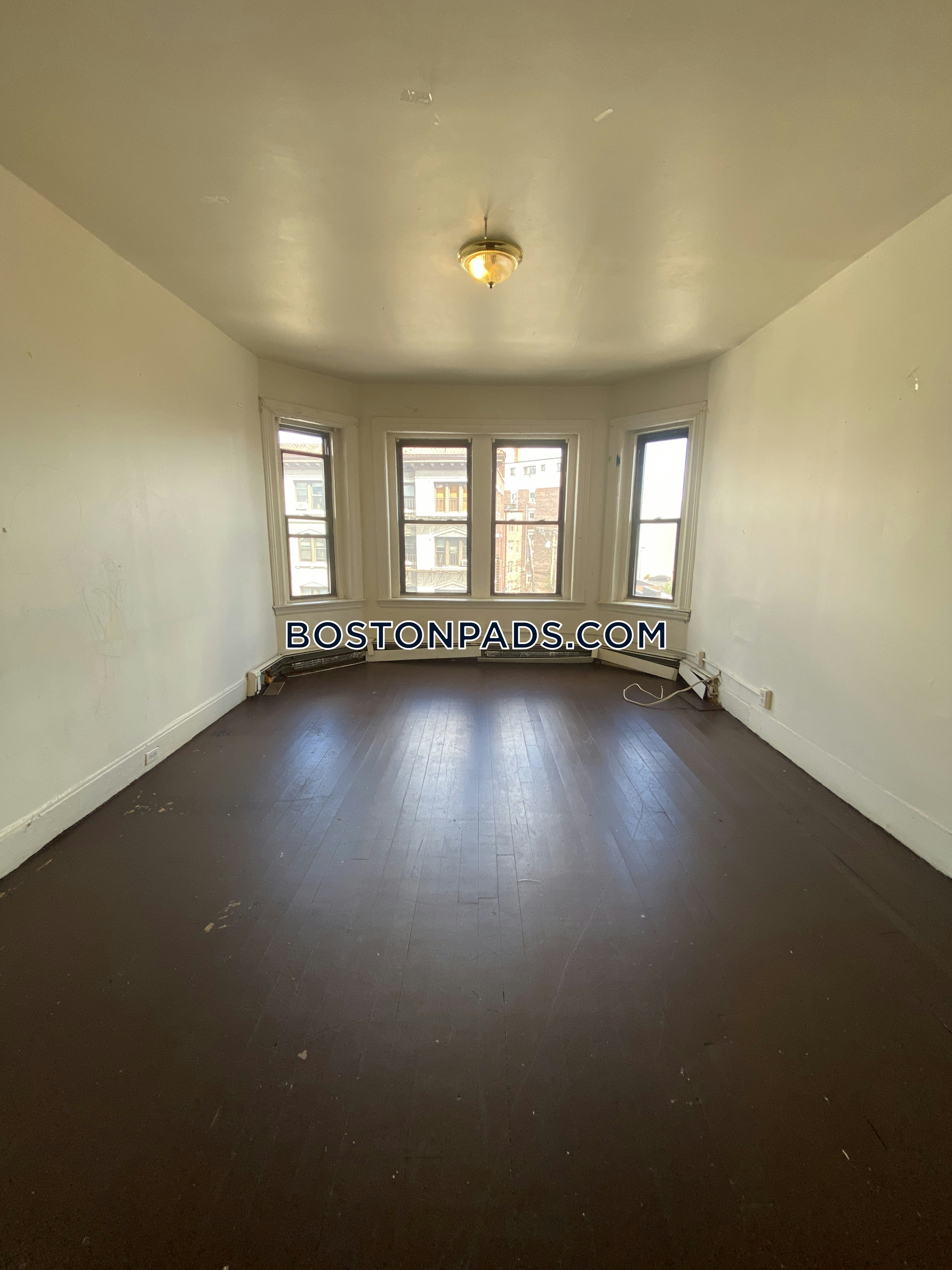 Boston - 5 Beds, 1 Baths