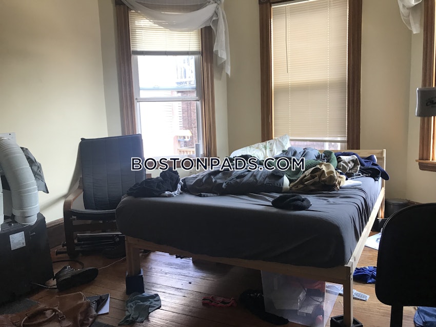 BOSTON - MISSION HILL - 5 Beds, 2 Baths - Image 26