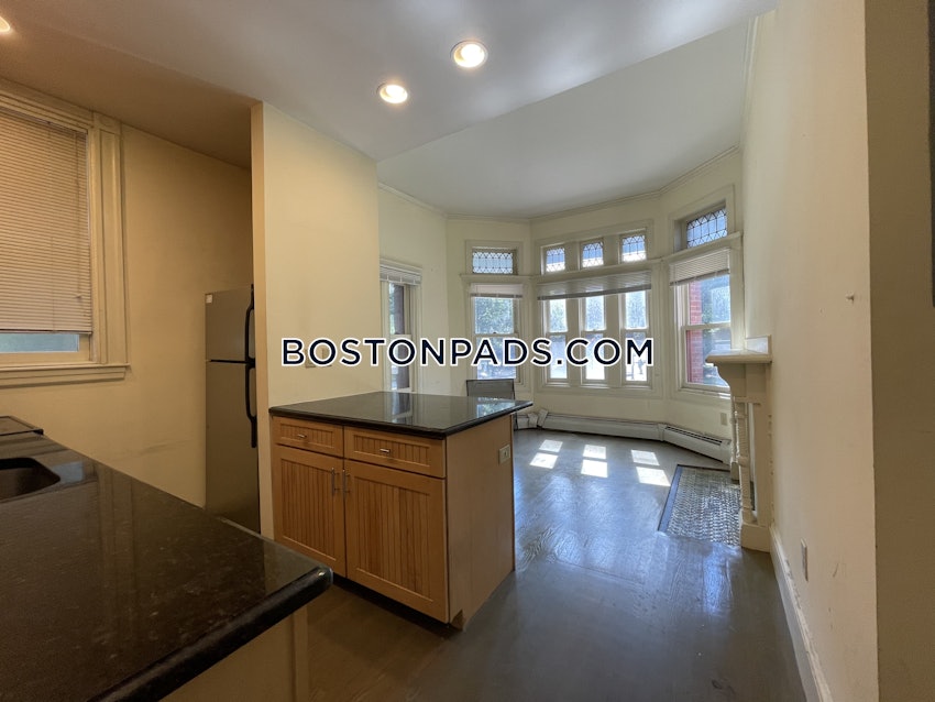 BOSTON - BACK BAY - 1 Bed, 1 Bath - Image 2