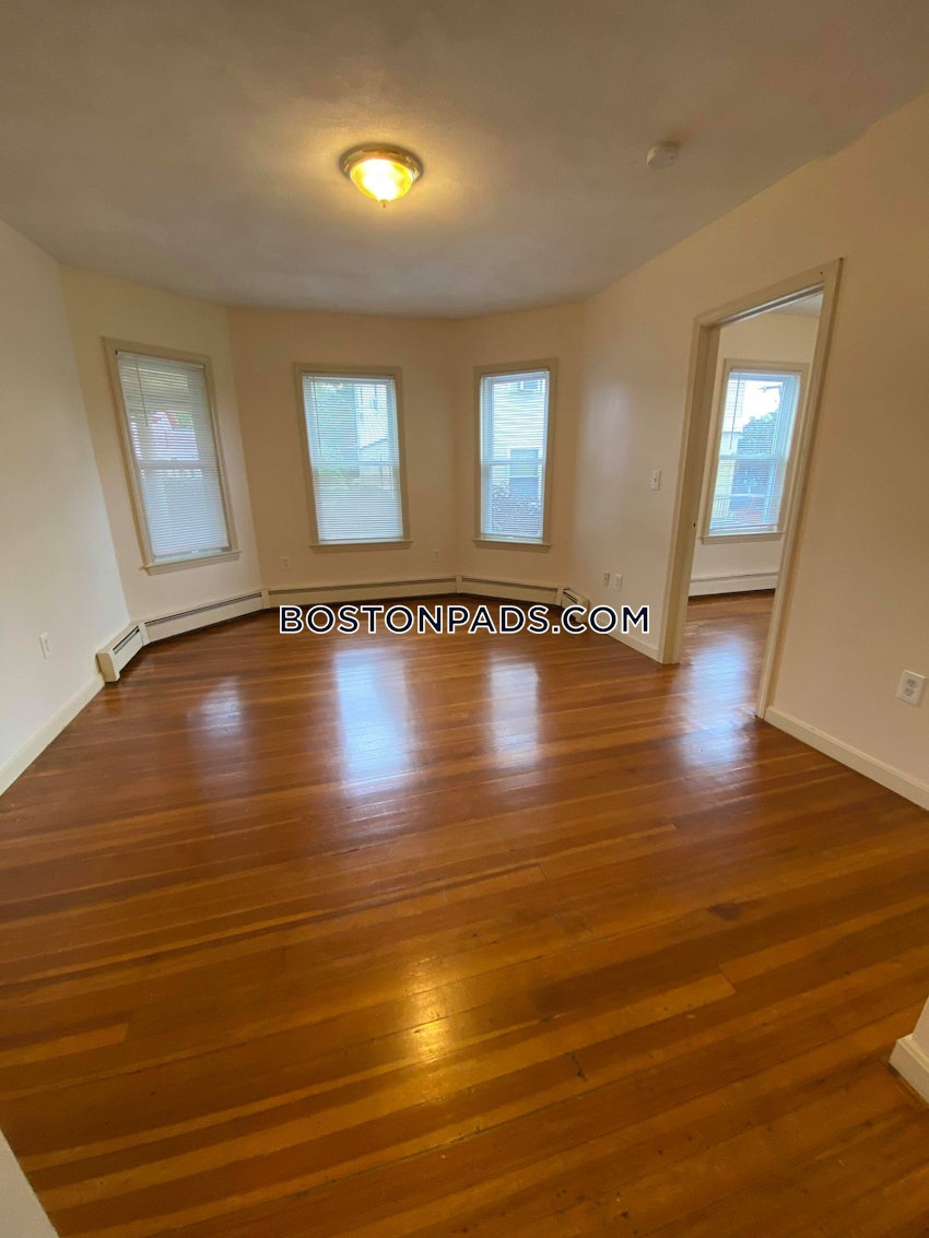 MEDFORD - TUFTS - 3 Beds, 1 Bath - Image 2