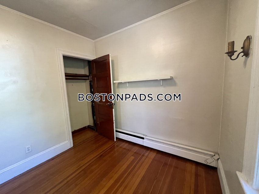 BROOKLINE- WASHINGTON SQUARE - 5 Beds, 1 Bath - Image 14