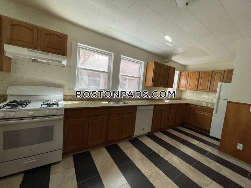 BROOKLINE- WASHINGTON SQUARE - 5 Beds, 1 Bath - Image 13