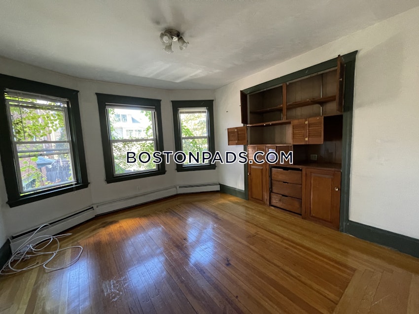 BROOKLINE- WASHINGTON SQUARE - 5 Beds, 1 Bath - Image 22