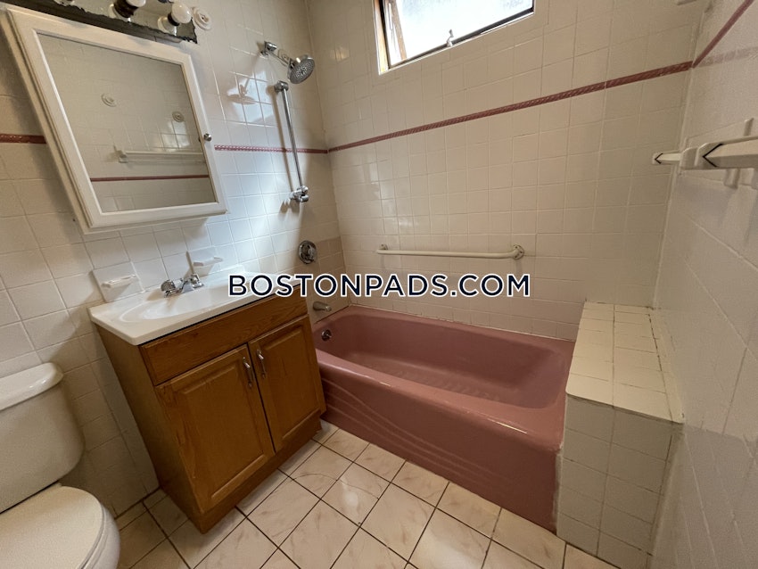 BROOKLINE- WASHINGTON SQUARE - 5 Beds, 1 Bath - Image 16