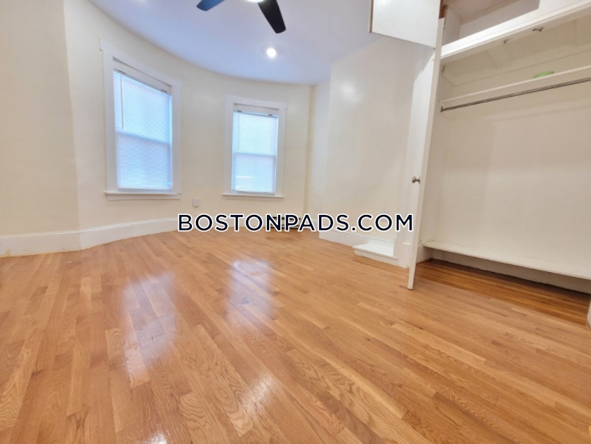 BOSTON - ROSLINDALE - 3 Beds, 1 Bath - Image 10