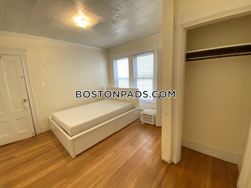 SOMERVILLE - DAVIS SQUARE - 4 Beds, 2 Baths - Image 22