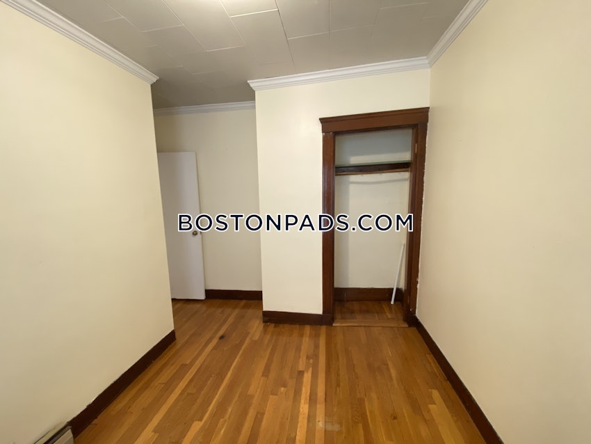 SOMERVILLE - DAVIS SQUARE - 4 Beds, 2 Baths - Image 12